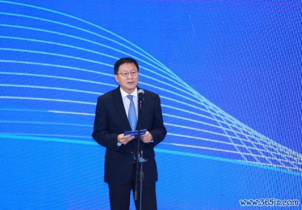 中国网总编辑王晓辉主持论坛。中国外文局供图